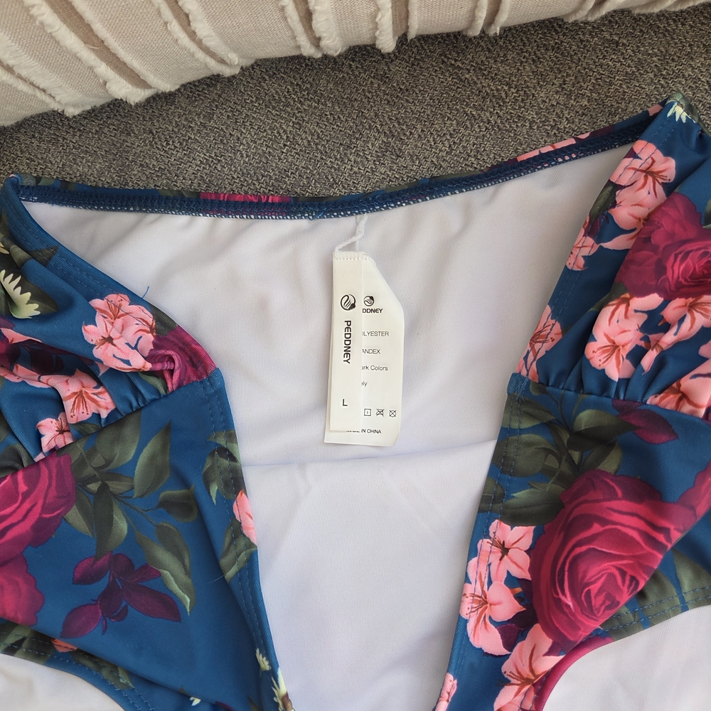 **NWT Peddney Floral 2- Piece swinsuit. ** - Picture 5 of 10
